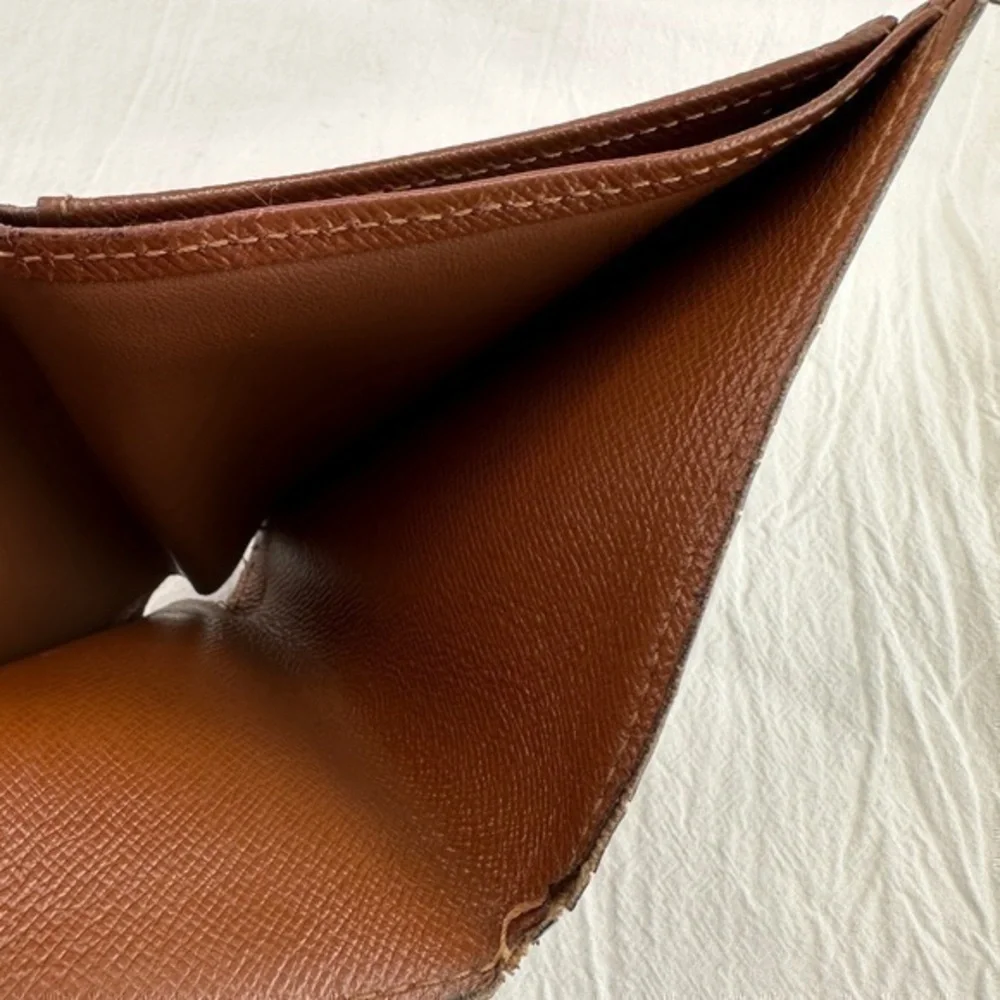 AUTHENTIC Louis Vuitton wallet or credit card holder.